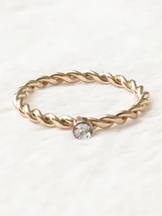 Jewelry - 5/$15 🩷 MUST BUNDLE Gold Twisted Band Ring with Solitaire CZ